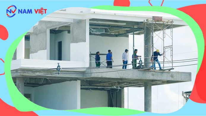 Công nhân tử vong do xe rùa công trình rơi trúng